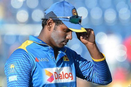 কষ্টে অধিনায়কত্ব ছাড়লেন ম্যাথুস