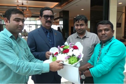 কাতারে মসিউর রহমান রাঙ্গাকে ফুলেল শুভেচ্ছা