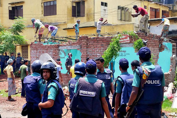 রাজশাহীতে জুয়ার আস্তানা গুঁড়িয়ে দিল পুলিশ
