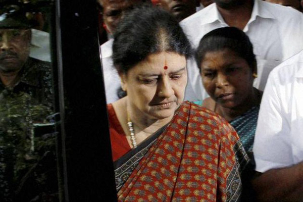 জেল কর্মকর্তাকে দুই কোটি রুপি ঘুষ দিলেন শশীকলা!