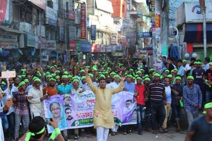 প্রধানমন্ত্রীর অর্জনকে স্বাগত জানিয়ে ময়মনসিংহ মহানগর যুবলীগের শোভাযাত্রা