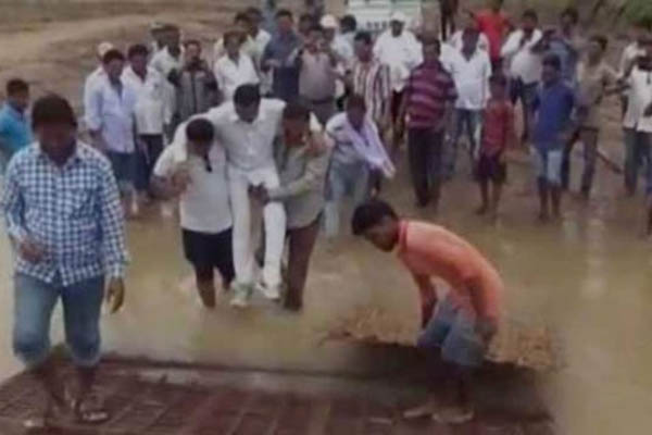 কাঁধে চড়ে এমপির এলাকা পরিদর্শন!