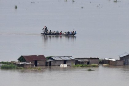 ভয়াবহ হয়ে উঠছে আসামের বন্যা পরিস্থিতি