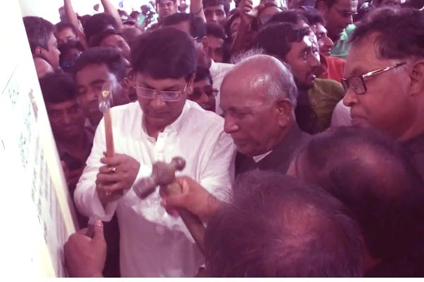 উত্তরা গণভবন থেকে মোনায়েম খানের নামফলক অপসারণ