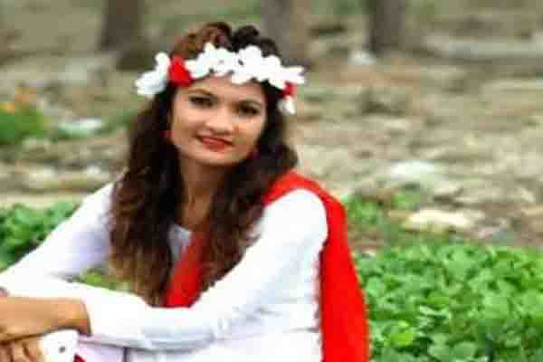 ছাত্রলীগ নেত্রীর ফেসবুক স্ট্যাটাস নিয়ে তোলপাড়
