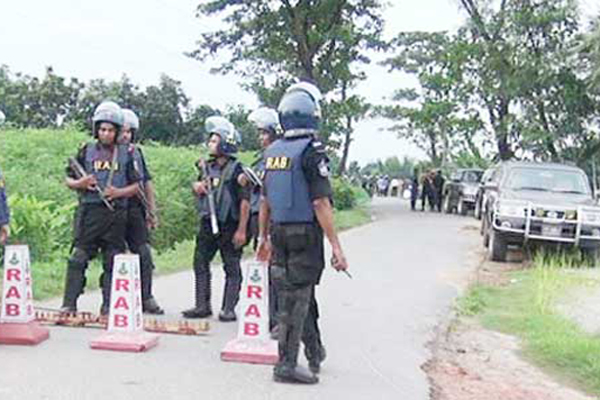 ঘটনাস্থলে যাচ্ছে বোম্ব ডিসপোজাল ইউনিট, বাড়ির মালিক আটক