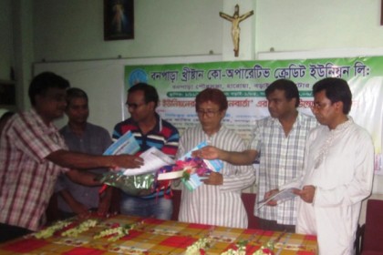 বনপাড়া খ্রিস্টান ক্রেডিট ইউনিয়নের মুখপত্র ‘বনবার্তা’র মোড়ক উম্মোচন 