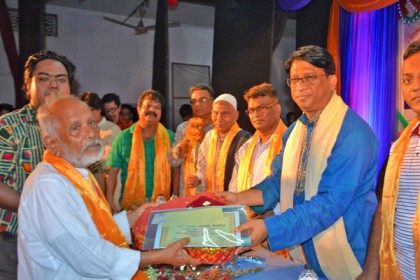 'দেশ ও জাতির উন্নয়নের ধারক-বাহক হলেন গুণীজন'