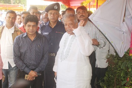 পুষ্টিহীনতা দূর করতে বেশি করে ফলজ গাছ লাগাতে হবে: শিল্পমন্ত্রী
