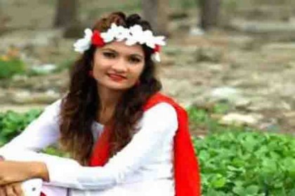 ছাত্রলীগ নেত্রীর ফেসবুক স্ট্যাটাস নিয়ে তোলপাড়
