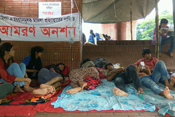 উত্তপ্ত জাবি, শিক্ষার্থীদের আমরণ অনশন তৃতীয় দিনে
