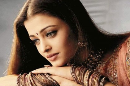 বয়সে ছোট প্রেমিকই পছন্দ ঐশ্বরিয়ার!