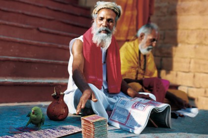 এবার হাসপাতালে রোগী দেখবেন জ্যোতিষীরা!