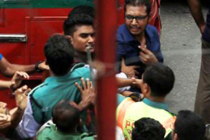 সার্জেন্টকে মারধরের ঘটনায় জবি শিক্ষার্থীদের বিরুদ্ধে মামলা 