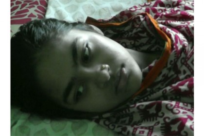 বাগেরহাটে ভুল চিকিৎসায় মৃত্যুর প্রহর গুনছে ফাতেমা 