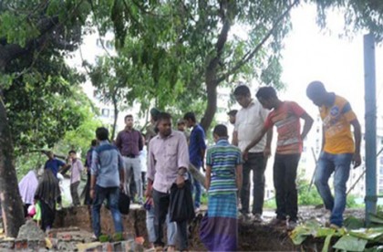 বিএসএমএমইউ'র দেয়াল ধসে একজনের মৃত্যু 