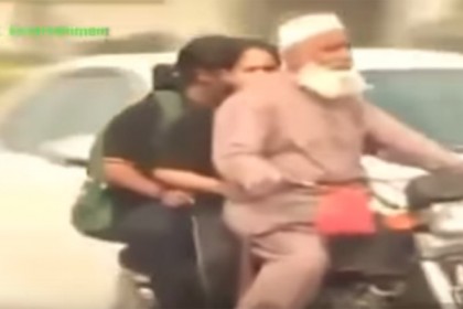 পাকিস্তানি নারী ক্রিকেটারের যে ছবি ভাইরাল (ভিডিও)