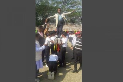'মানবসেতু'তে হাঁটা সেই চেয়ারম্যানের জামিন বাতিল