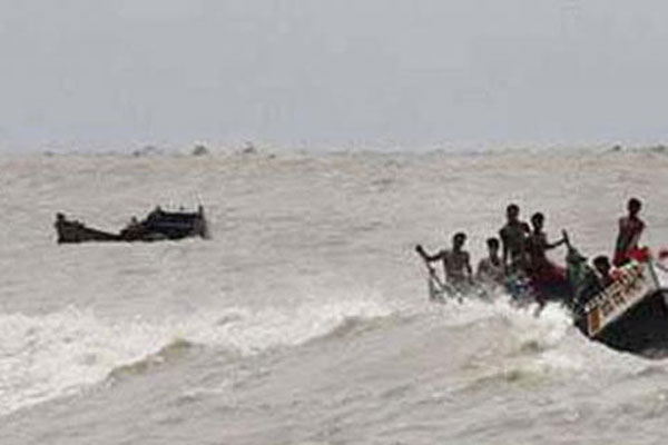 মেঘনায় ট্রলার ডুবে ২ জনের মৃত্যু