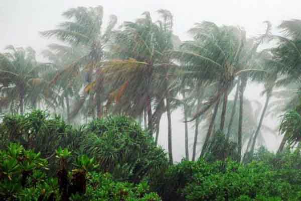 খুলনায় ভারী বৃষ্টিতে জলাবদ্ধতা, জনজীবনে ভোগান্তি