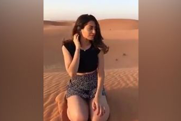 মিনিস্কার্ট পরা সেই সৌদি তরুণীকে ছেড়ে দিল পুলিশ