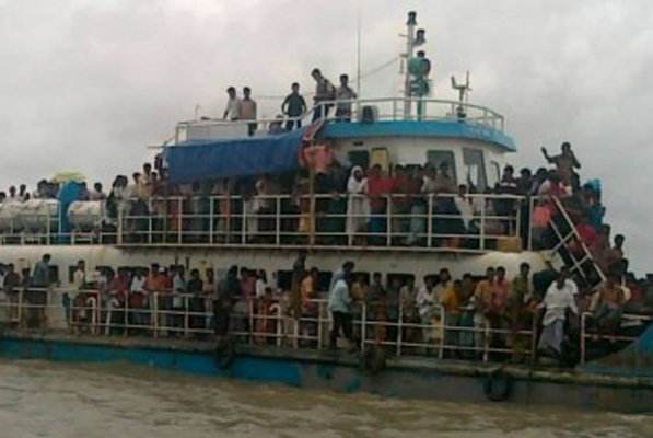 
নোয়াখালীর হাতিয়ায় সব ধরণের নৌ চলাচল বন্ধ