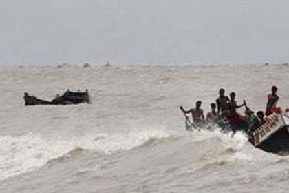 মেঘনায় ট্রলার ডুবে ২ জনের মৃত্যু