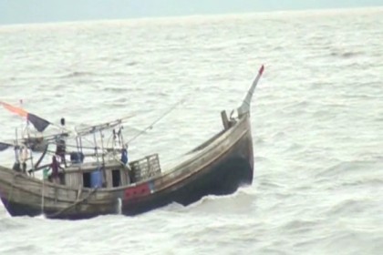 উপকূলীয় এলাকায় ভারি বর্ষণ, উত্তাল বঙ্গোপসাগর