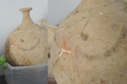বিশ্বের সবচেয়ে পুরানো ইমোজির সন্ধান!