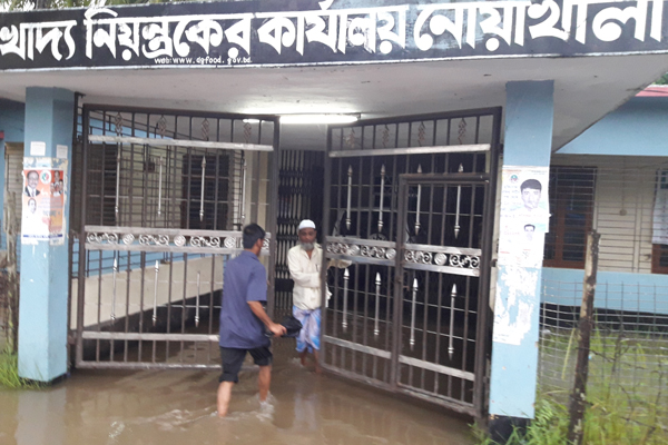 বৈরী আবহাওয়ায় হাতিয়ায় নৌযান চলাচল বন্ধ