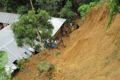 পাহাড়ে বসবাসরতদের সরে যেতে বললেন চট্টগ্রাম ডিসি