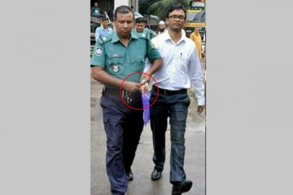 ইউএনও’র সেই হাতকড়ার ছবি ভাইরাল