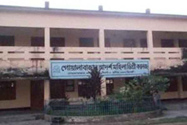 রড ছাড়াই কলেজ ভবনের নির্মাণ কাজ!