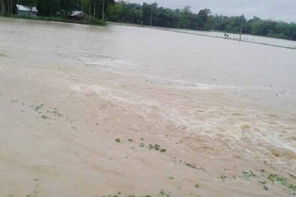বর্ষণ ও পাহাড়ি ঢলে ফেনীর তিন উপজেলা প্লাবিত