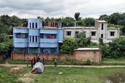 মেহেরপুরে জঙ্গি আস্তানা সন্দেহে বাড়ি তল্লাশি, নারী ও শিশুসহ আটক ৪