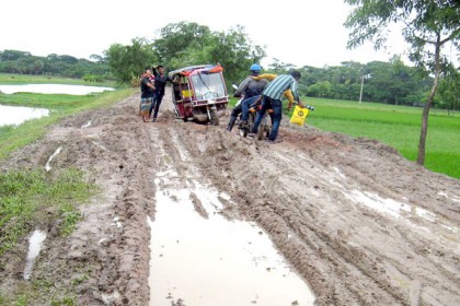 কলাপাড়ার মরণফাঁদ লোন্দা-নোমরহাট-কালুমিয়ার বাজার সড়ক