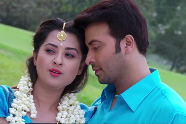 শাকিব-বুবলীর 'বুকের ভিতর রেখে তোমায়'