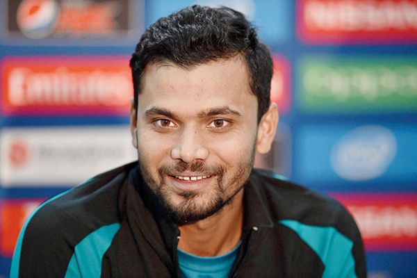 রংপুর রাইডার্স কোচের অর্ধেক কাজ কমিয়েছেন মাশরাফি!