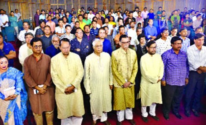 স্মরণে আবরণে লাকী আখন্দ