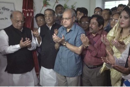 
৫০ হাজার চিকিৎসক এবং ৪০ হাজার কর্মচারী নিয়োগের আশ্বাস স্বাস্থ্যমন্ত্রীর