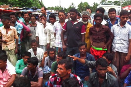 লক্ষ্মীপুরে চাঁদাবাজির প্রতিবাদে শ্রমিকদের বিক্ষোভ ও সড়ক অবরোধ 