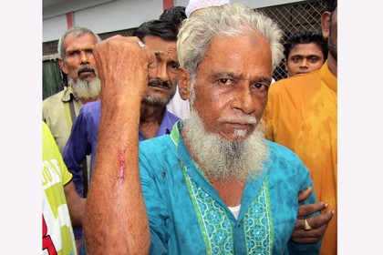 মোরেলগঞ্জে মুক্তিযোদ্ধাকে মারপিট, বিচারের দাবিতে মিছিল