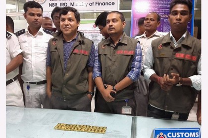 সিলেটে মোজার ভেতর থেকে সাড়ে তিন কোটি টাকার স্বর্ণ উদ্ধার 