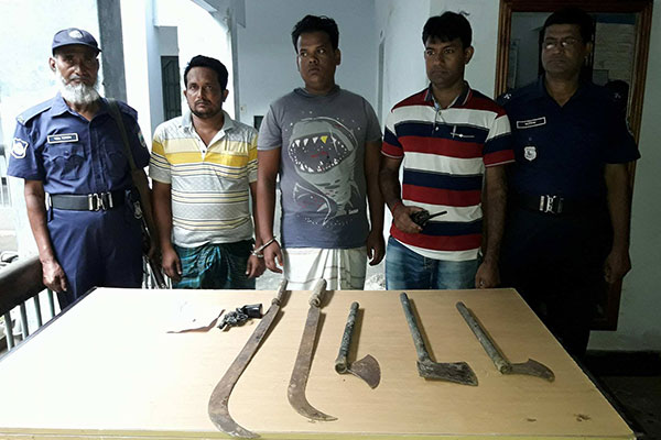 নাটোরে অস্ত্রসহ দুই সন্ত্রাসীকে গ্রেফতার