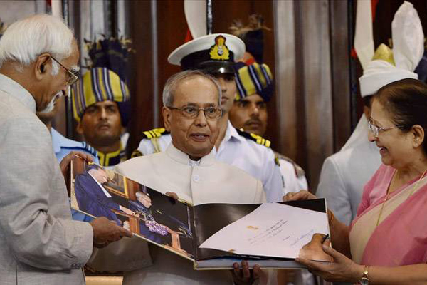ভারতীয় সংসদে প্রণব মুখার্জিকে বিদায় সংবর্ধনা 