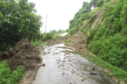 ভারী বর্ষণে বান্দরবানের সঙ্গে সারাদেশের সড়ক যোগাযোগ বিচ্ছিন্ন