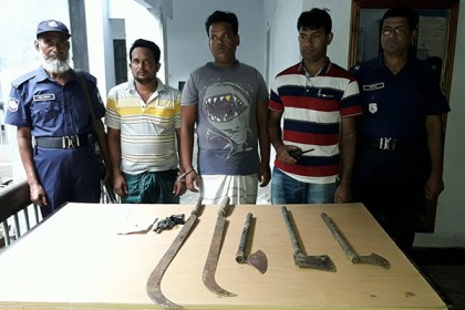 নাটোরে অস্ত্রসহ দুই সন্ত্রাসীকে গ্রেফতার