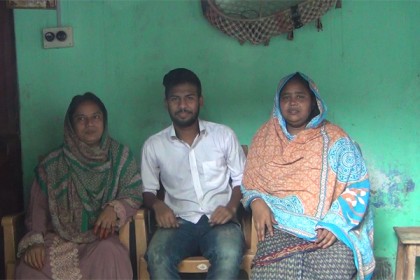 একসঙ্গে পাস করলেন মা-ছেলে-খালা!