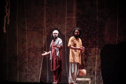 শিল্পকলা একাডেমীতে বাতিঘরের 'উর্নাজাল' মঞ্চায়ন

