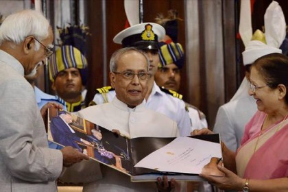 ভারতীয় সংসদে প্রণব মুখার্জিকে বিদায় সংবর্ধনা 